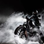 ¿Por Qué Mi Moto Saca Humo Blanco? Causas, Riesgos y Cómo Solucionarlo
