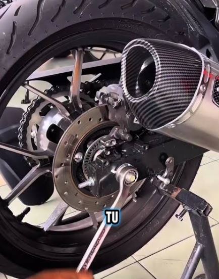 ¿Por Qué Mi Moto Se Ahoga al Acelerar?